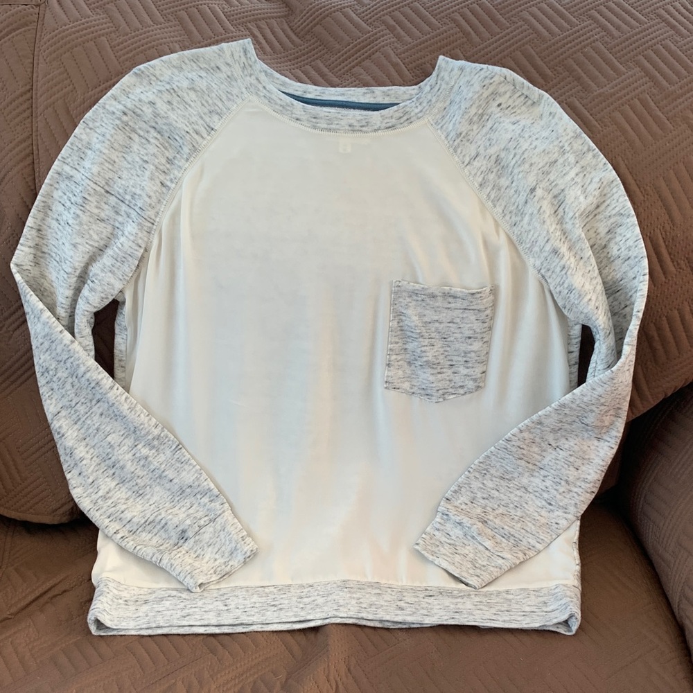 Lou & Grey Light Gray Heathered Long Sleeve Top